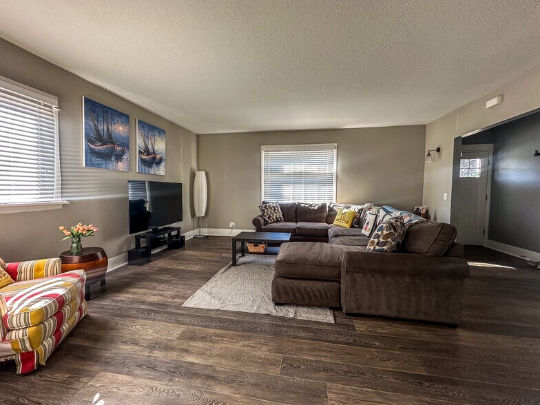 Building Photo - 5530 N Haight Ave