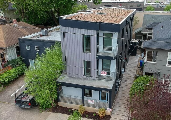 Building Photo - 2311 SE 11th Ave