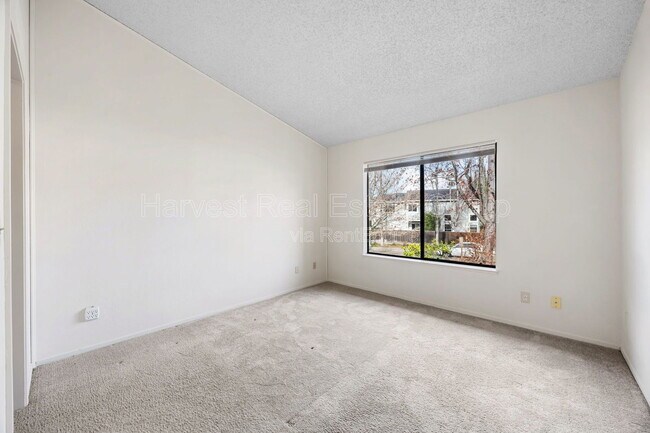 Building Photo - 38860 Cherry Glen Common