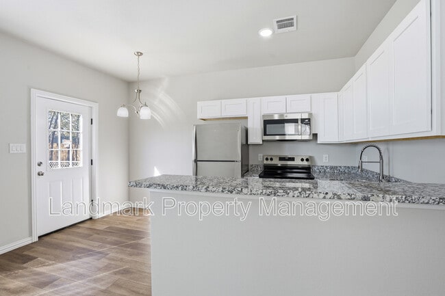 Building Photo - 303 Eastland St