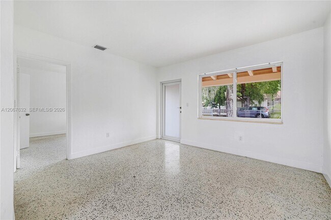 Building Photo - 1202 NW 34th St