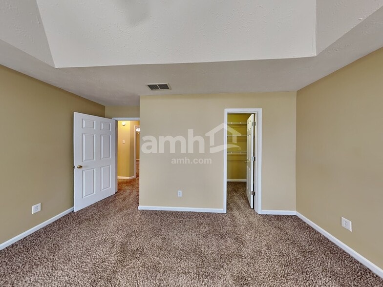 Building Photo - 2766 Lake Park Rdg E