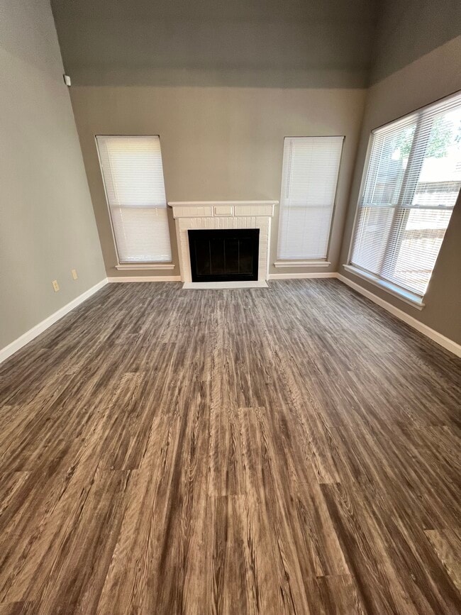 Building Photo - 813 Red Bird Ln