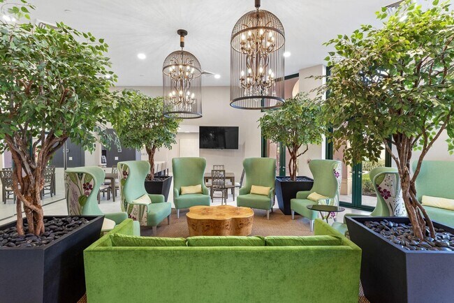 Building Photo - 100 SE 5th Ave