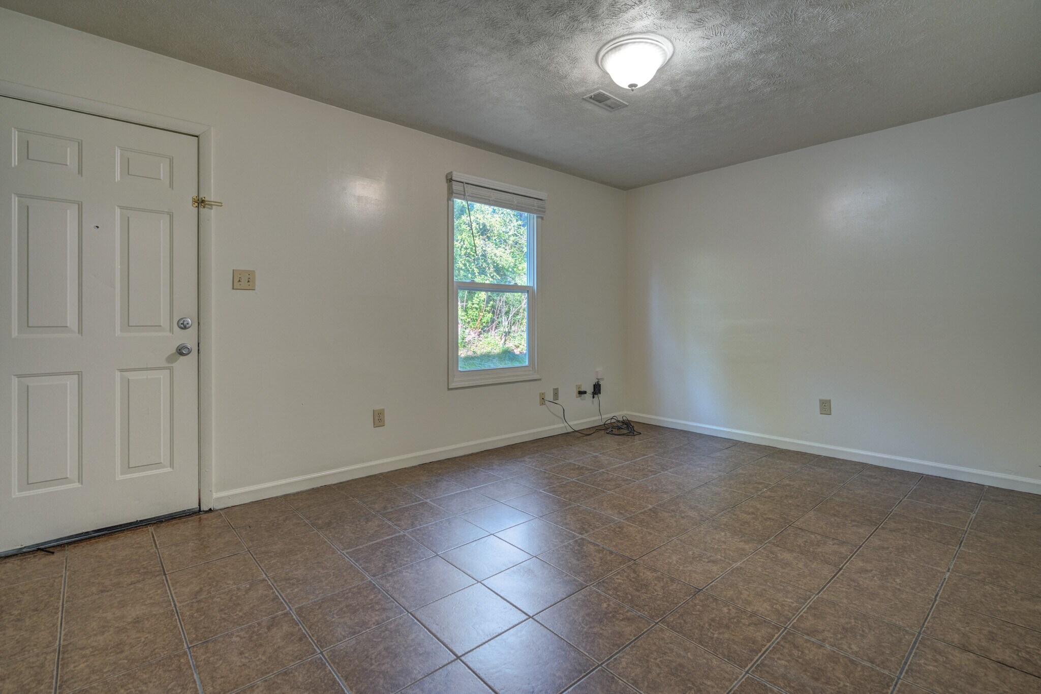 Building Photo - 135 Clover Valley Cir