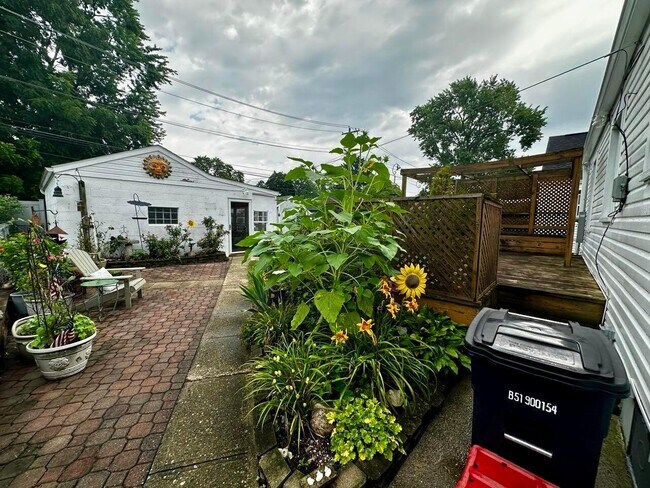 Building Photo - 2778 Bellwood Ave