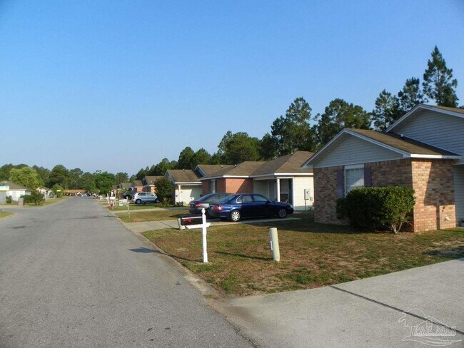 Building Photo - 8931 Forest Oak Dr