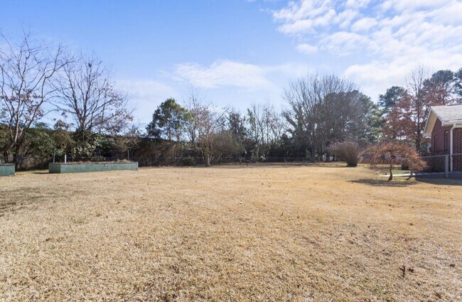 Building Photo - 1404 Shelton Rd