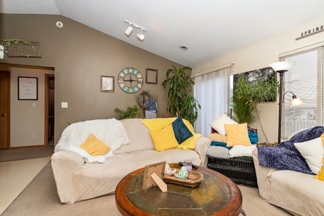 Building Photo - 1439 Prairie Dr