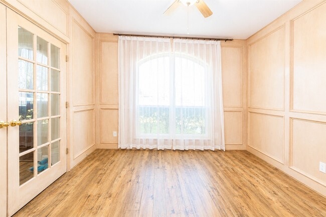 Building Photo - 1727 Park Forest Dr