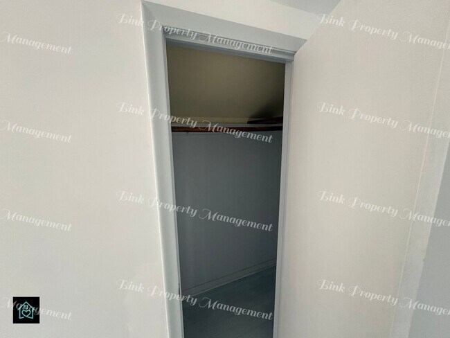 Building Photo - 17390 Waltham St