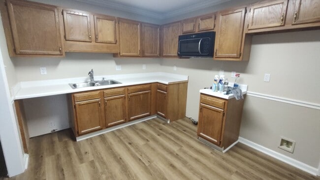 Building Photo - 813 S Dogwood Ln