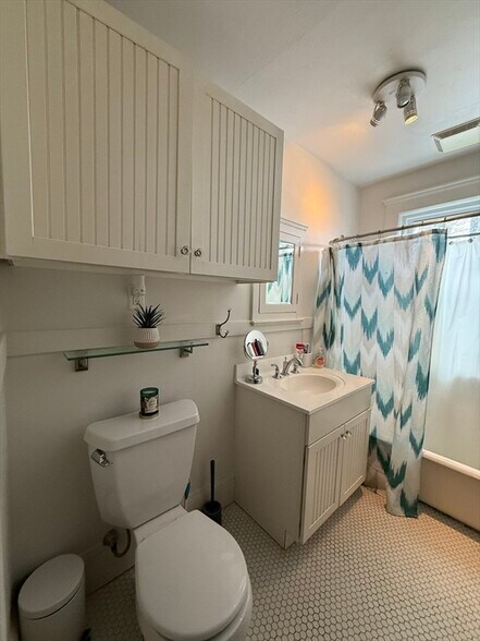 Building Photo - 7 View South Ave