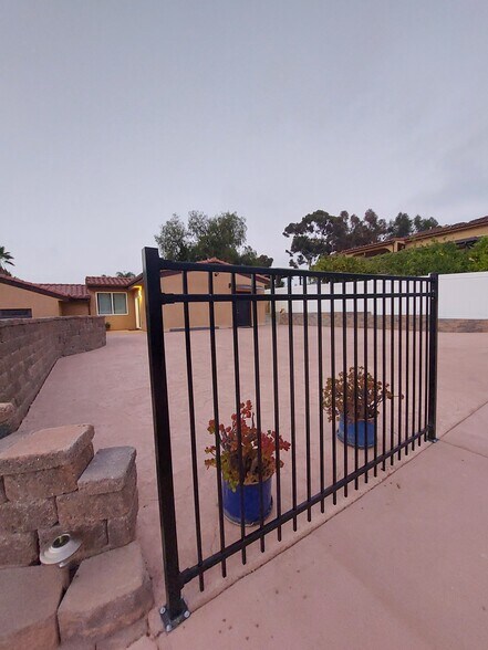 Building Photo - 709 Vale View Dr