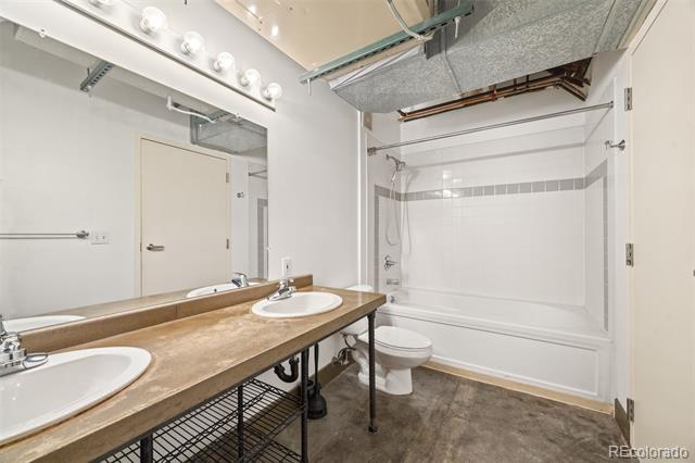 Building Photo - 1777 E 39th Ave