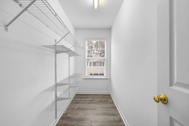 Building Photo - 129 Kellerhis Dr