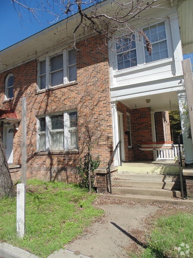 Building Photo - 3bed/1bath Duplex on West Campus - Walk to...