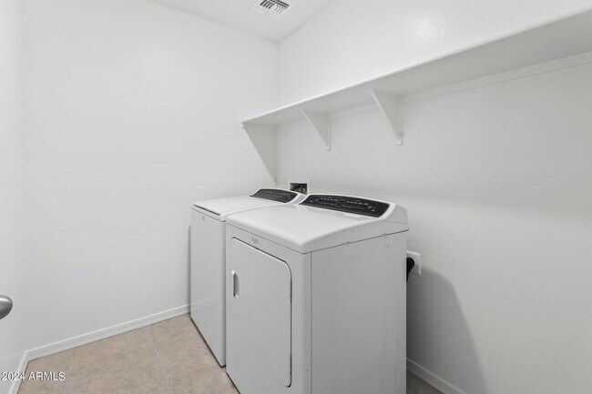 Building Photo - 9637 W Agora Ln