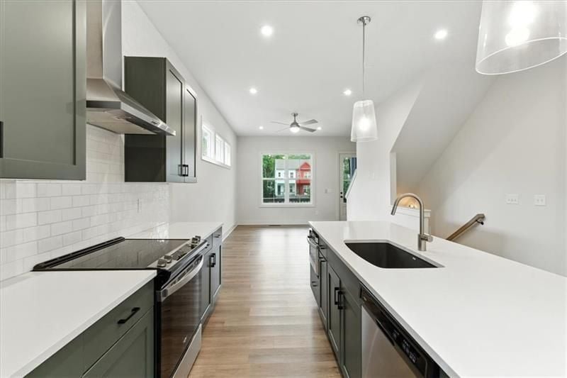 Building Photo - 170 Color Cir