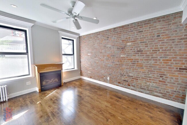 Building Photo - 346 E 18th St