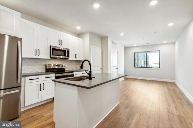 Primary Photo - 2157 E Lehigh Ave