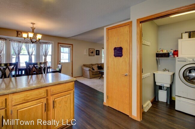 Building Photo - 3 br, 2.5 bath House - 234 Melrose Dr