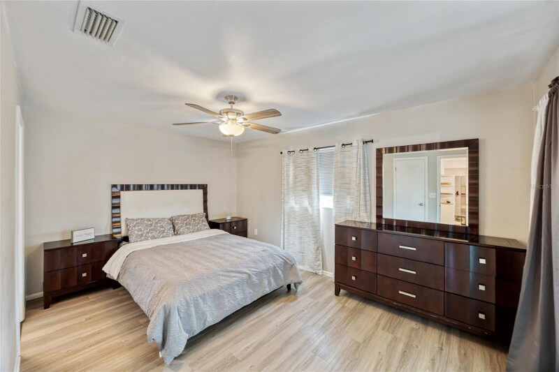 Building Photo - 7520 Hawthorn Dr