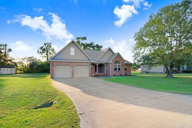 Building Photo - Spacious BRICK HOME in Goldsboro - 3 BR, 2...