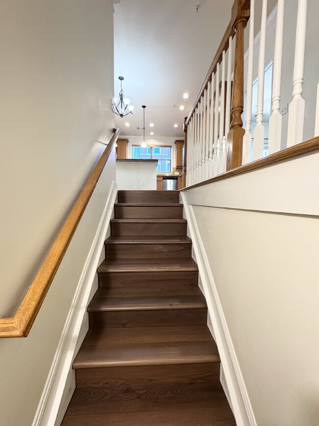 Building Photo - Modern 1-Bed Townhome Near Perimeter Mall ...