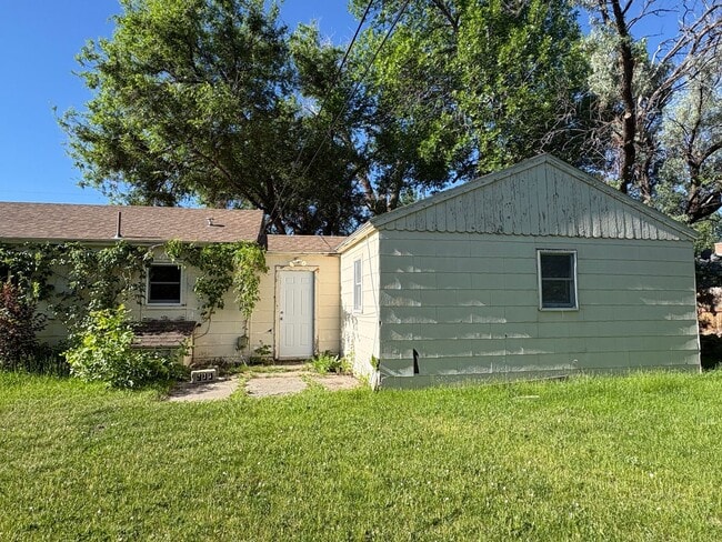 Building Photo - 2923-2925 Poly Dr