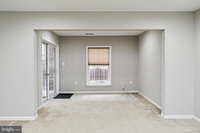 Building Photo - 4654 Hummingbird Ln