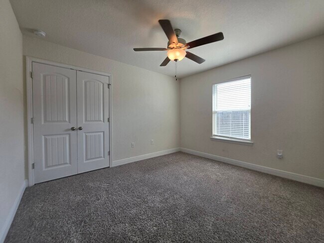 Building Photo - 6229 Redberry Dr
