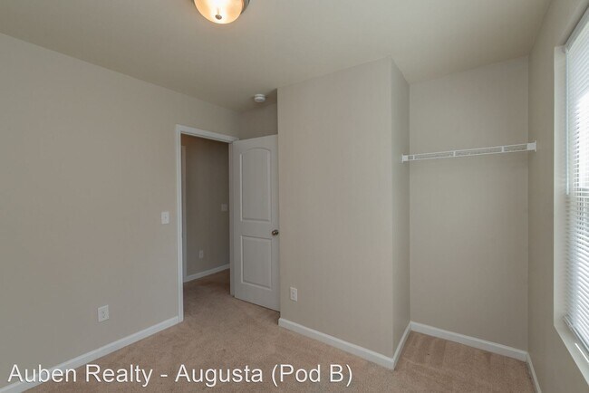Building Photo - 3 br, 1.5 bath House - 4010 Rambling Way