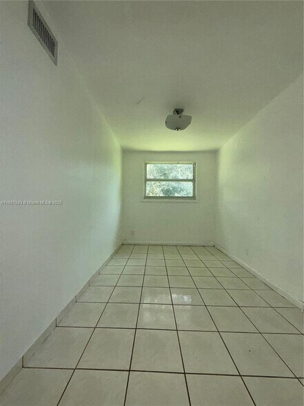 Building Photo - 1545 NE 128th St