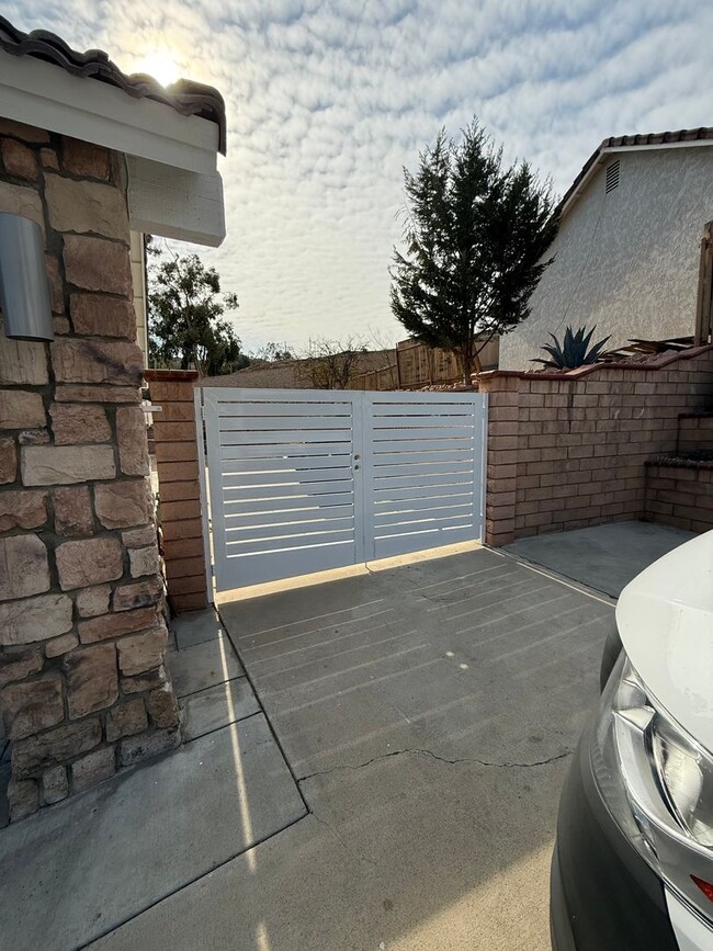 Building Photo - Beautifully Remodeled 2 Story Home Availab...