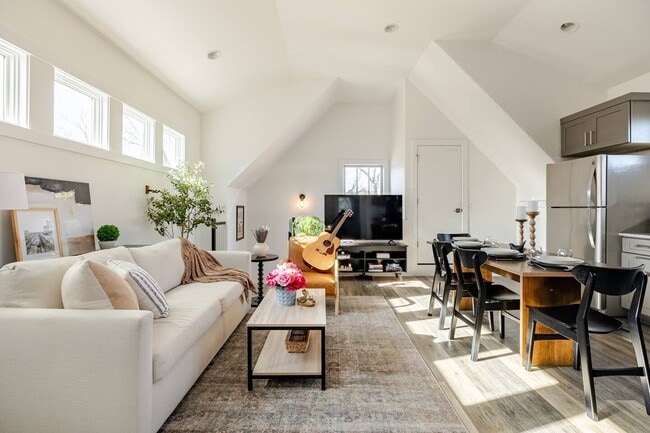 Primary Photo - 2200 Grantland Ave