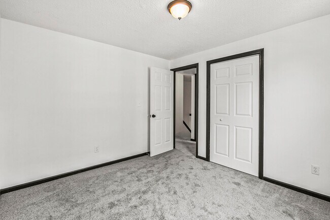 Building Photo - 220 Lasalle St