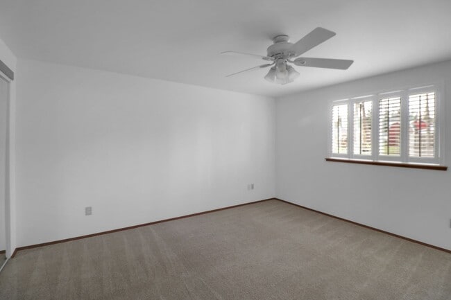 Building Photo - 3 Bed 2.5 Bath - Dog per Approval - Groups - Hillcrest - NAS Whidbey