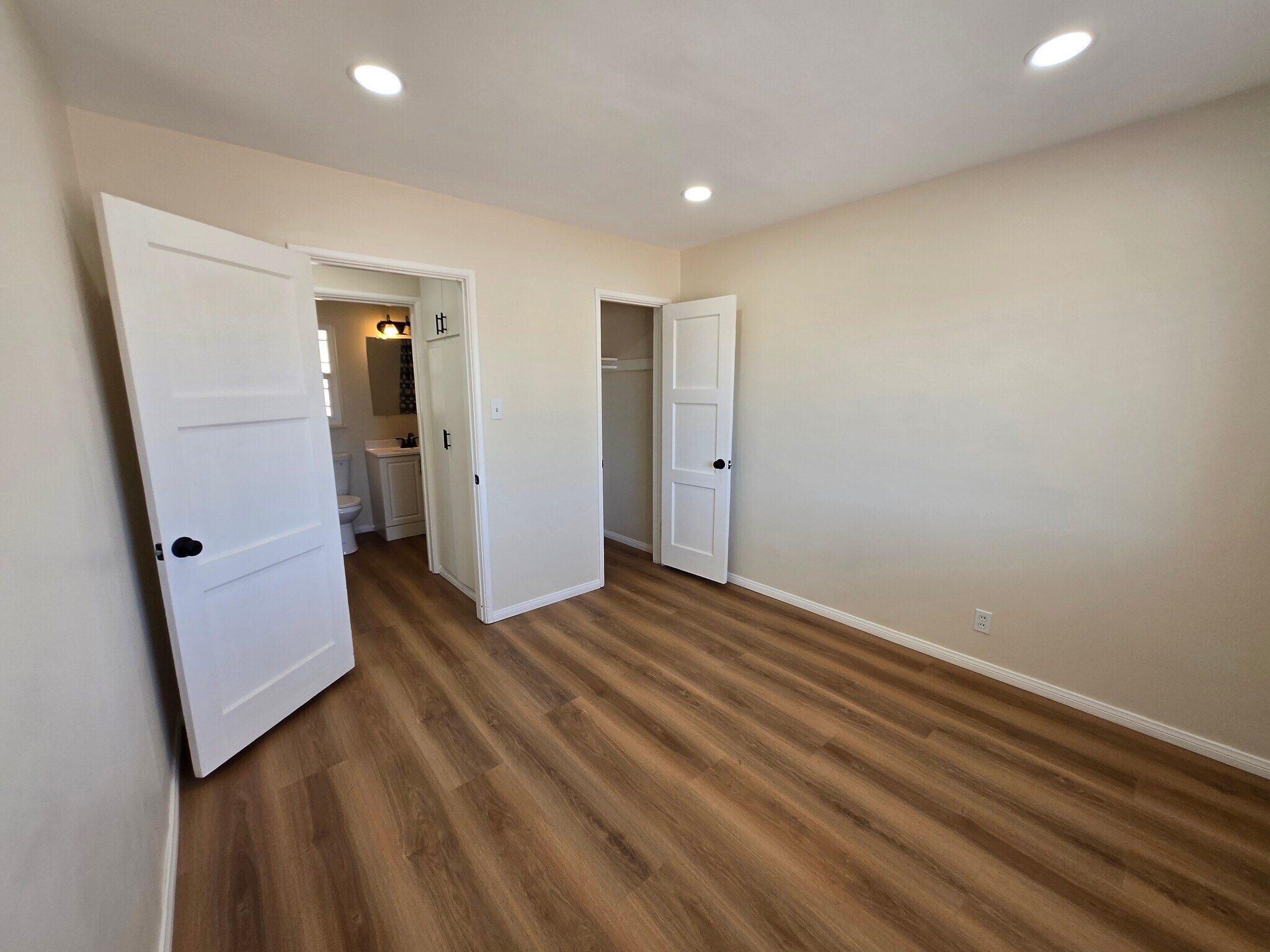 Building Photo - 16340 Villa Dr