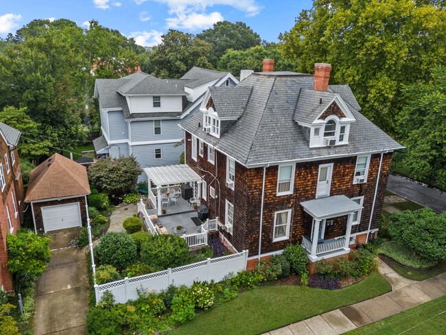 Building Photo - Timeless Ghent Home features charm and ele...