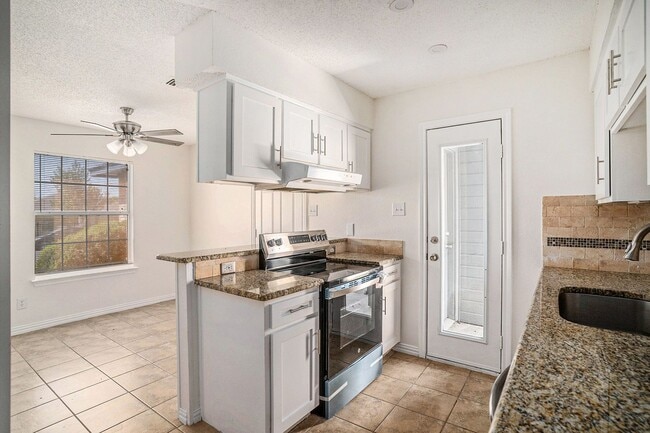 Building Photo - This charming 3-bedroom, 2-bathroom single...