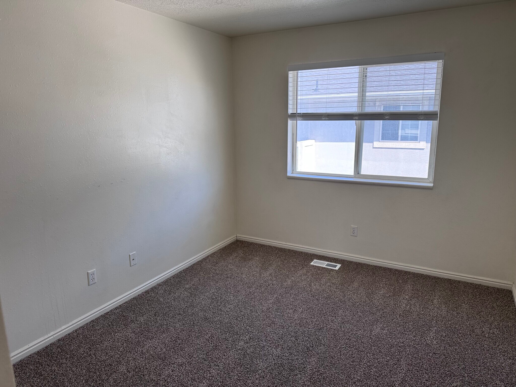 Building Photo - 1392 N 260 W