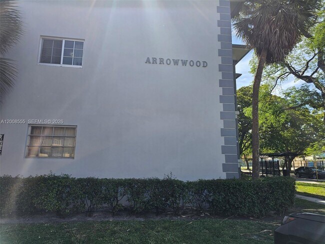 Building Photo - 900 Tallwood Ave