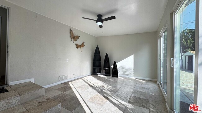 Building Photo - 7516 Oakdale Ave