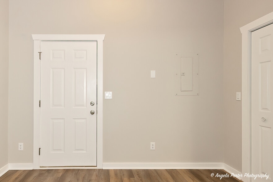 Primary Photo - 931 Main St