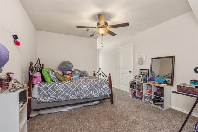 Building Photo - 915 Emerald Dove Ave