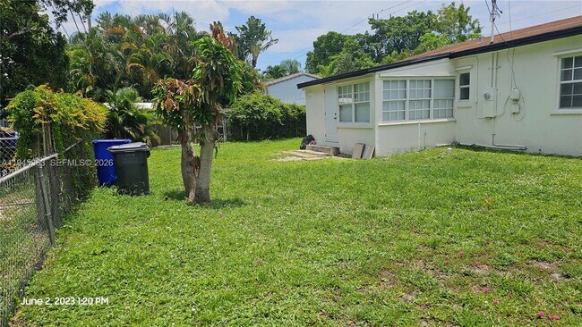 Building Photo - 626 S 28th Ave