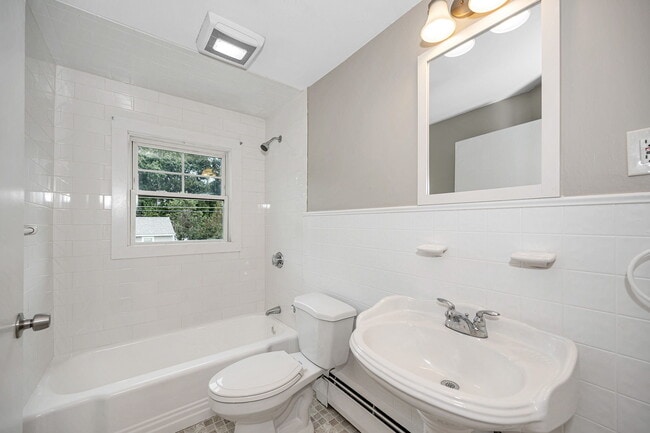 Full Bathroom - 79 Fairfield St