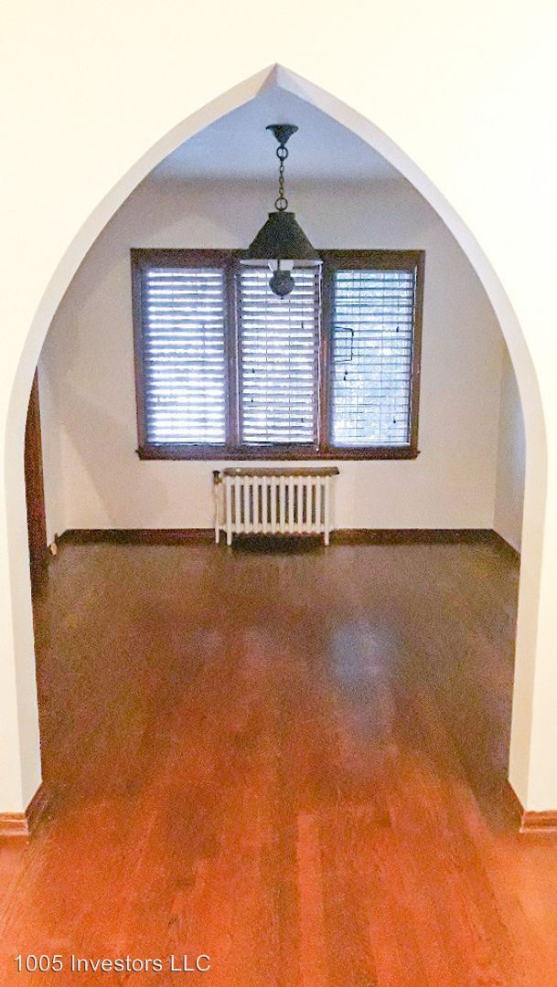 Building Photo - 1005 E Roy St