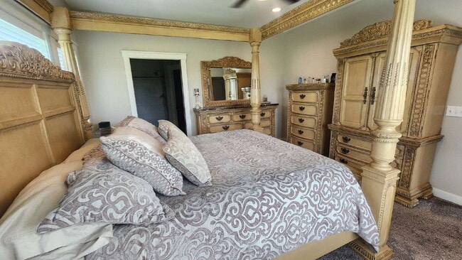 Building Photo - 5 Bedroom, 3 Full Bathroom House with 3 Ca...